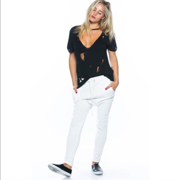 🖤SOLD OUT🖤 DISTRESSED BLACK TEE - Picture 4 of 4